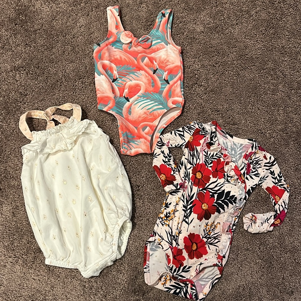 Babygirl 0/3m posh peanut tahari baby and old navy bundle!!